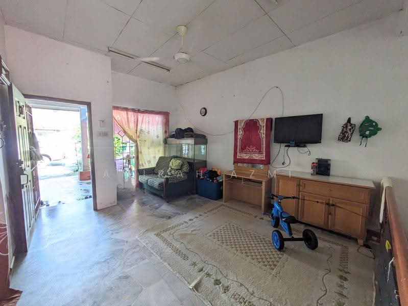Rumah Teres 1-Tingkat untuk Dijual di Rawang (Selangor) - Amirah Azmi - Living Room - PropertyGuru.com.my