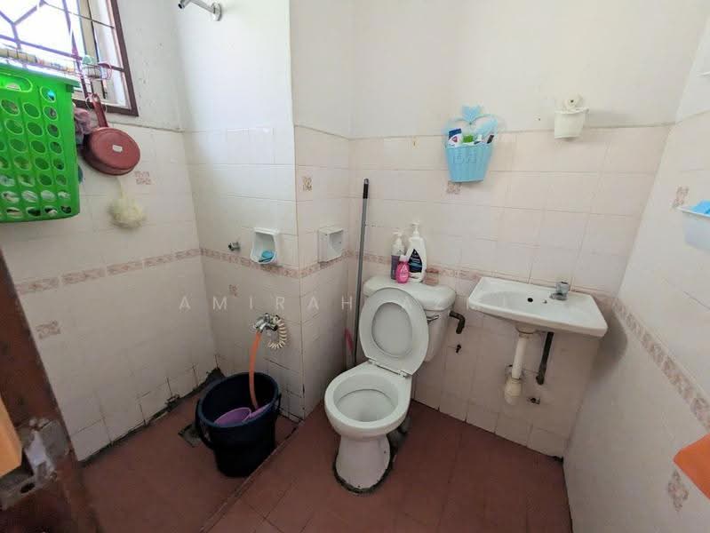 Rumah Teres 1-Tingkat untuk Dijual di Rawang (Selangor) - Amirah Azmi - Bathroom - PropertyGuru.com.my