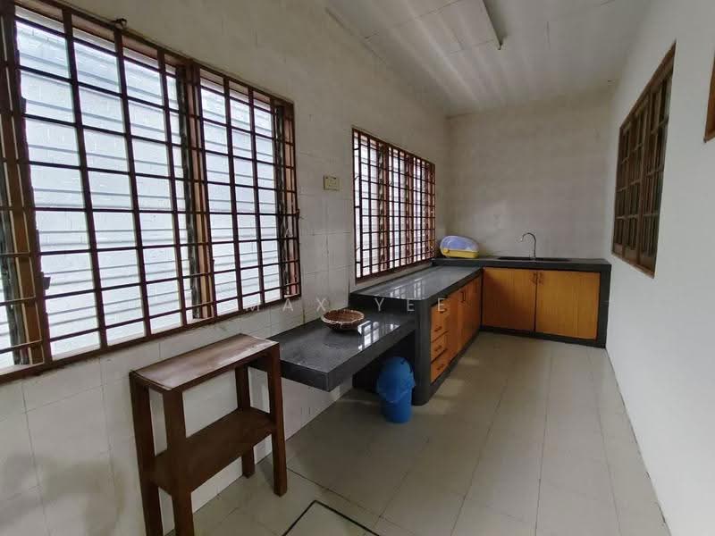 2-storey Terraced House for Rent in Taman Putri Kulai (Kulai) - Max Yee - Kitchen - PropertyGuru.com.my