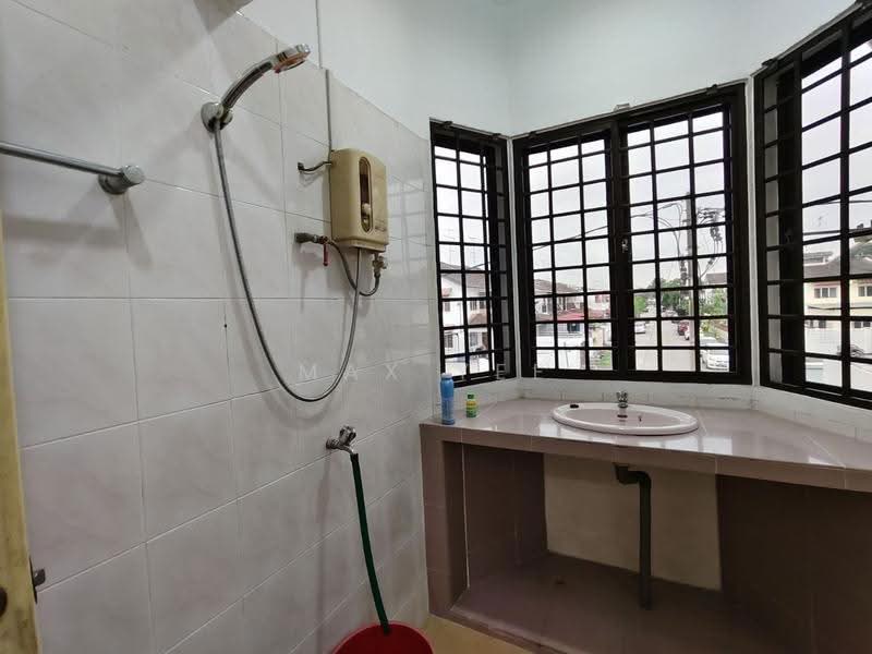 2-storey Terraced House for Rent in Taman Putri Kulai (Kulai) - Max Yee - Bathroom - PropertyGuru.com.my