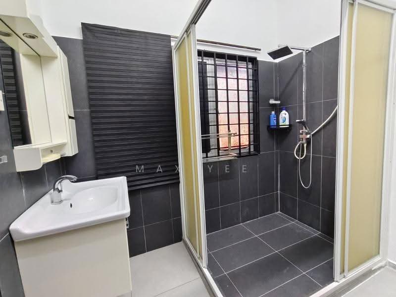 2-storey Terraced House for Rent in Taman Putri Kulai (Kulai) - Max Yee - Bathroom - PropertyGuru.com.my