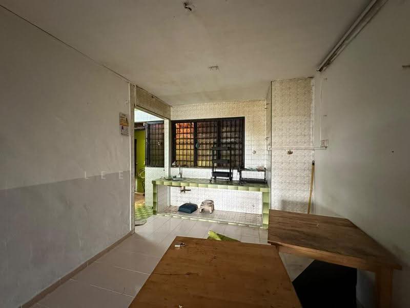 Rumah Flat untuk Dijual di Flat Taman Ungku Tun Aminah - Lee Chin Wong - Kitchen - PropertyGuru.com.my