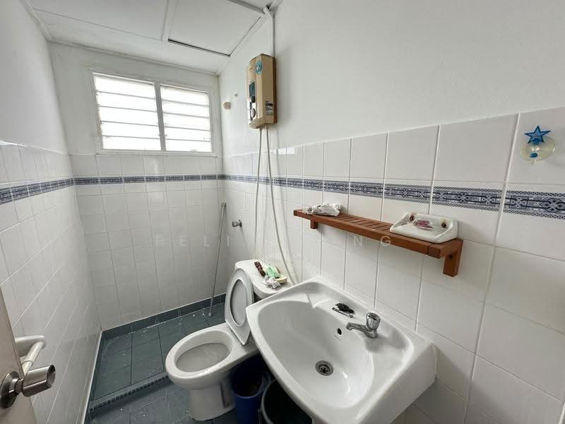 Pangsapuri untuk Disewa di Akasia Apartment - Felix Wong - Bathroom - PropertyGuru.com.my