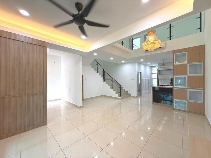 Rumah Teres 2-Tingkat untuk Disewa di Taman Seri Austin (Tebrau) - Karl Lim - Living Room - PropertyGuru.com.my