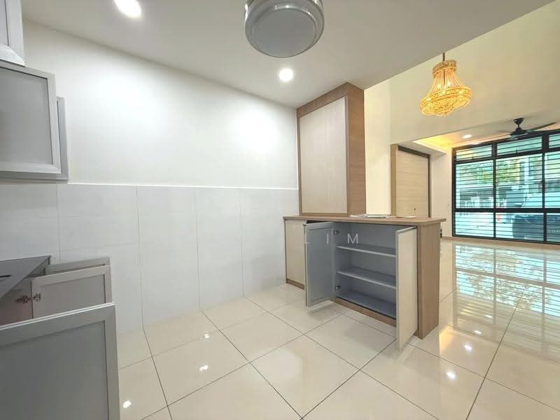 Rumah Teres 2-Tingkat untuk Disewa di Taman Seri Austin (Tebrau) - Karl Lim - Kitchen - PropertyGuru.com.my