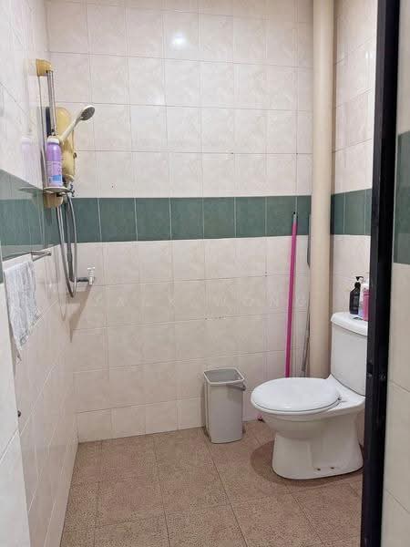 2-storey Terraced House for Sale in Taman Bukit Kempas (Tampoi) - Jack Wong - Bathroom - PropertyGuru.com.my