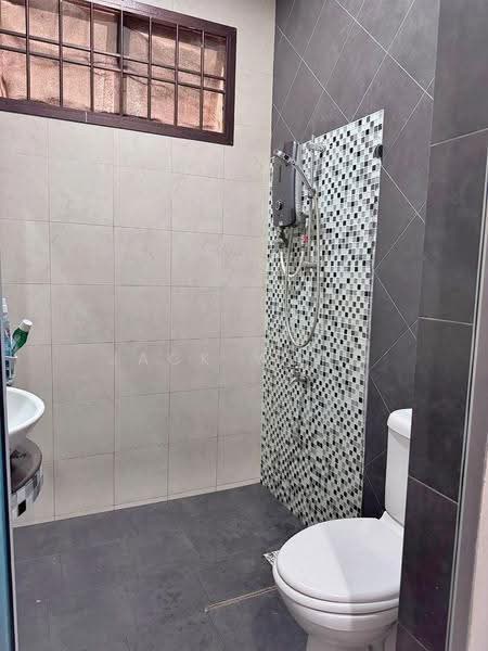 2-storey Terraced House for Sale in Taman Bukit Kempas (Tampoi) - Jack Wong - Bathroom - PropertyGuru.com.my