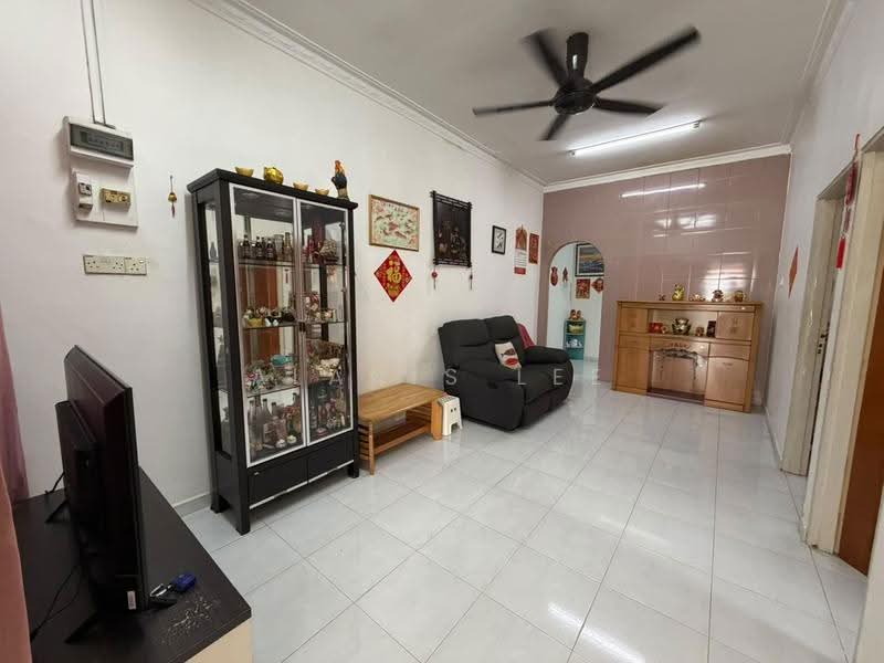 Rumah Teres 1-Tingkat untuk Disewa di Taman Universiti (Skudai) - Alanis Lee - Living Room - PropertyGuru.com.my