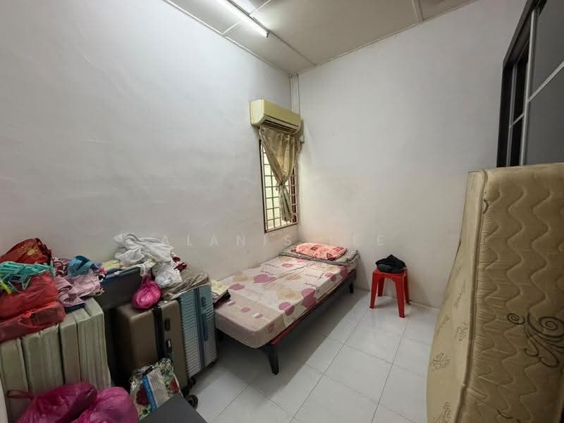Rumah Teres 1-Tingkat untuk Disewa di Taman Universiti (Skudai) - Alanis Lee - Bedroom - PropertyGuru.com.my