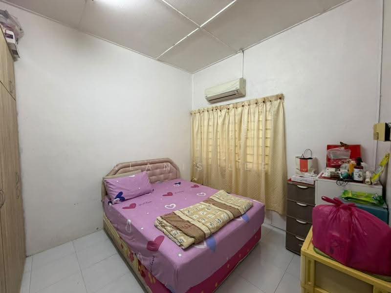 Rumah Teres 1-Tingkat untuk Disewa di Taman Universiti (Skudai) - Alanis Lee - Bedroom - PropertyGuru.com.my