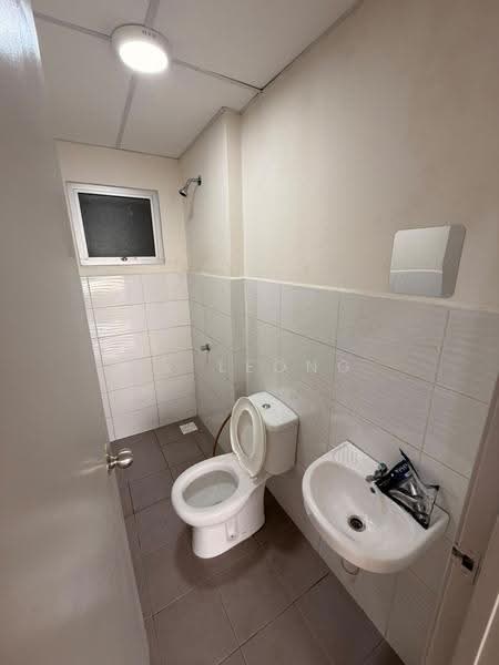 Pangsapuri untuk Disewa di Residensi Laman Sari - JK Leong - Bathroom - PropertyGuru.com.my