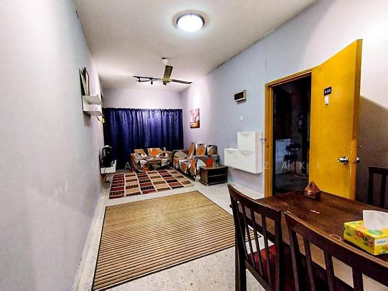 Pangsapuri untuk Dijual di Sri Melor (Mulberry Court) - Danial Mohd Zaki - Living Room - PropertyGuru.com.my