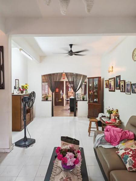 Rumah Teres 2-Tingkat untuk Dijual di Taman Kolam Air (Johor Bahru) - Stella Chia - Living Room - PropertyGuru.com.my