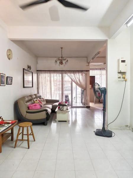 Rumah Teres 2-Tingkat untuk Dijual di Taman Kolam Air (Johor Bahru) - Stella Chia - Living Room - PropertyGuru.com.my