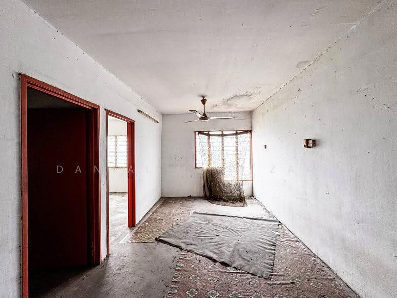 Apartment for Sale at Pangsapuri Langat Utama - Danial Mohd Zaki - Living Room - PropertyGuru.com.my