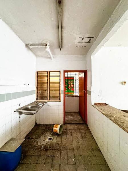 Apartment for Sale at Pangsapuri Langat Utama - Danial Mohd Zaki - Kitchen - PropertyGuru.com.my