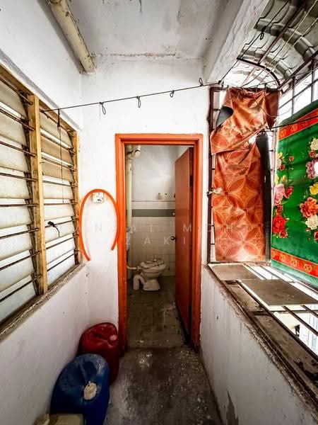 Apartment for Sale at Pangsapuri Langat Utama - Danial Mohd Zaki - Bathroom - PropertyGuru.com.my
