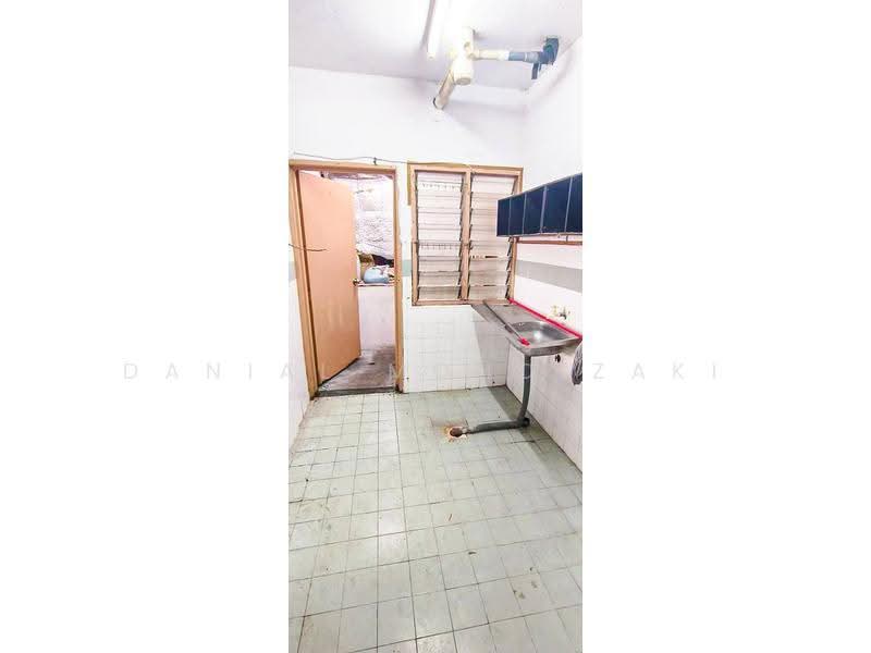 Apartment for Sale at Pangsapuri Langat Utama - Danial Mohd Zaki - Kitchen - PropertyGuru.com.my