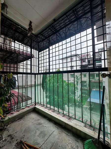 Rumah Flat untuk Dijual di Camelia Court - Danial Mohd Zaki - Balcony - PropertyGuru.com.my