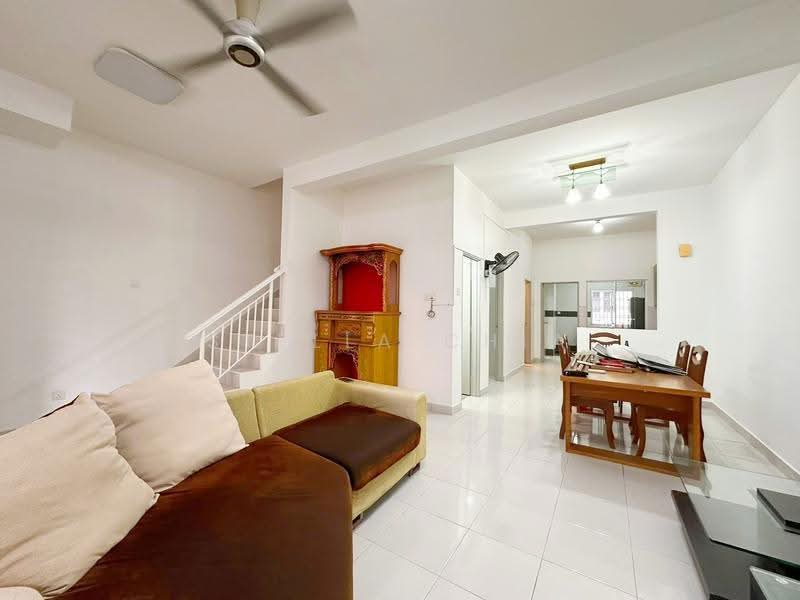 2-storey Terraced House for Sale in Taman Seri Austin (Tebrau) - Stella Chia - Living Room - PropertyGuru.com.my
