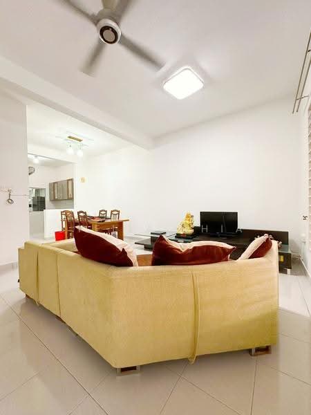 2-storey Terraced House for Sale in Taman Seri Austin (Tebrau) - Stella Chia - Living Room - PropertyGuru.com.my