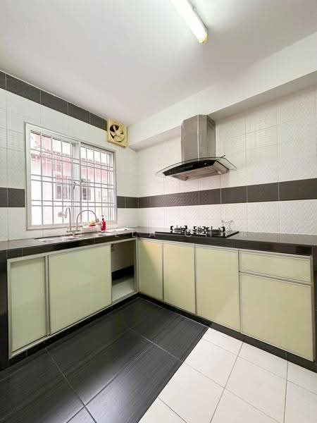 2-storey Terraced House for Sale in Taman Seri Austin (Tebrau) - Stella Chia - Kitchen - PropertyGuru.com.my