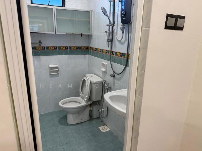 Rumah Teres untuk Disewa di Seksyen 11 (Kota Damansara) - Cheam Tong Meng - Bathroom - PropertyGuru.com.my