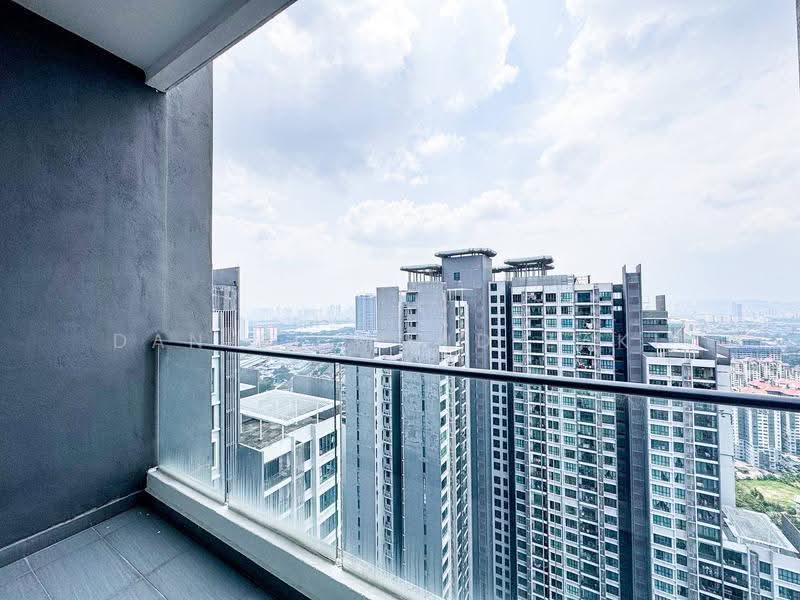 Kediaman Servis untuk Dijual di LakePark Residence @ KL North - Danial Mohd Zaki - Balcony - PropertyGuru.com.my