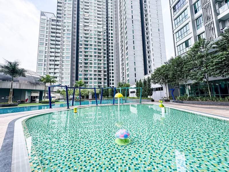 Kediaman Servis untuk Dijual di LakePark Residence @ KL North - Danial Mohd Zaki - Pool - PropertyGuru.com.my