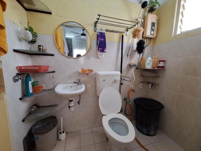 Pangsapuri untuk Dijual di Pangsapuri Cemara - Vincent Vince - Bathroom - PropertyGuru.com.my
