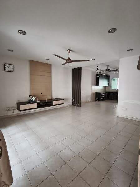 Rumah Teres 2-Tingkat untuk Disewa di Taman Desa Tebrau (Tebrau) - Nicholas Low - Living Room - PropertyGuru.com.my