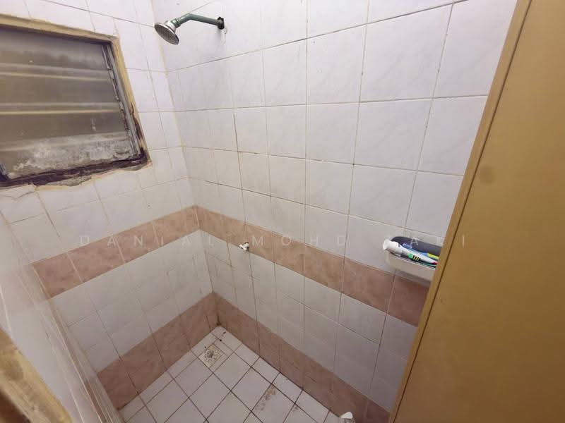 Flat for Sale at Rumah Pangsa Nilam Sari - Danial Mohd Zaki - Bathroom - PropertyGuru.com.my