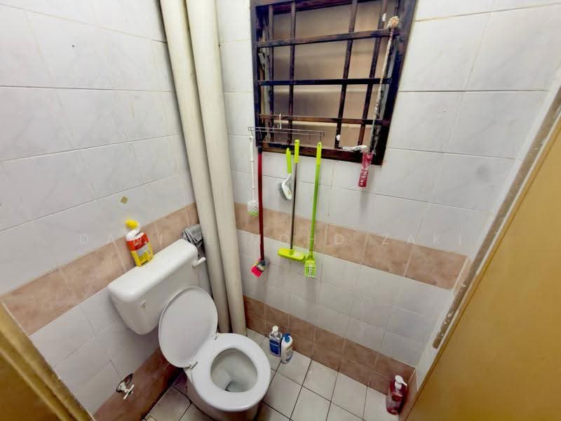 Flat for Sale at Rumah Pangsa Nilam Sari - Danial Mohd Zaki - Bathroom - PropertyGuru.com.my