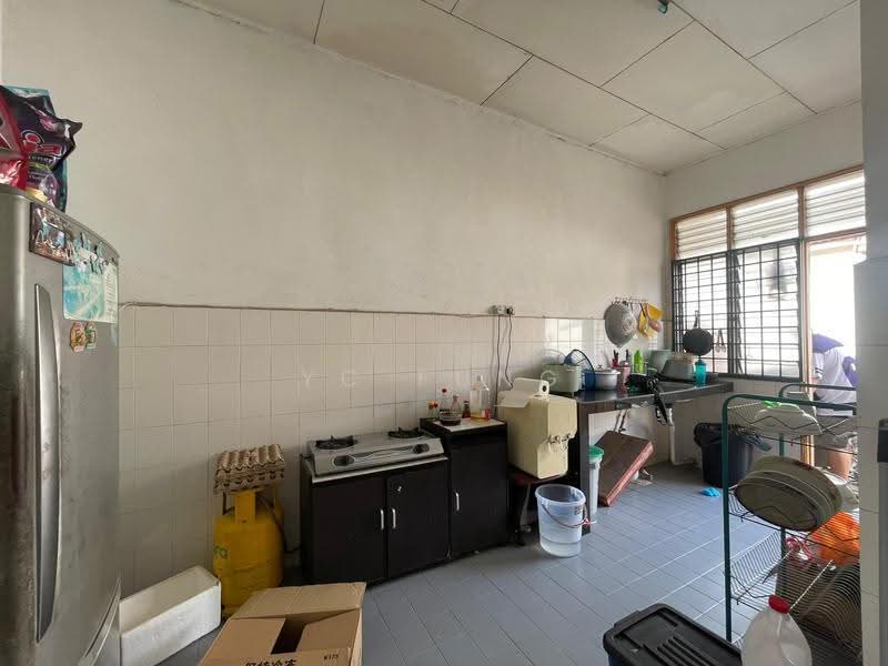 1-storey Terraced House for Rent in Taman Megah Ria (Masai) - YC Fung - Kitchen - PropertyGuru.com.my