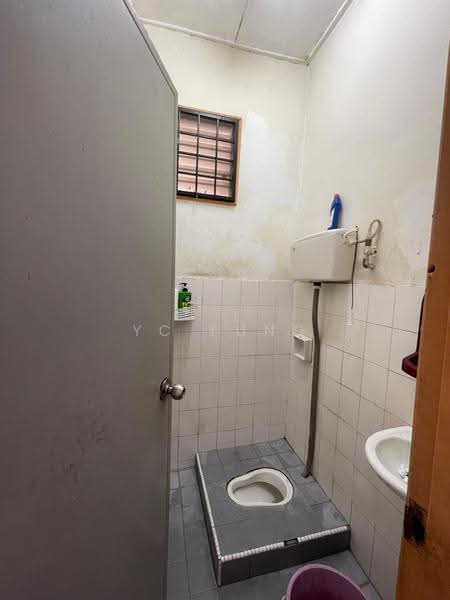 1-storey Terraced House for Rent in Taman Megah Ria (Masai) - YC Fung - Bathroom - PropertyGuru.com.my