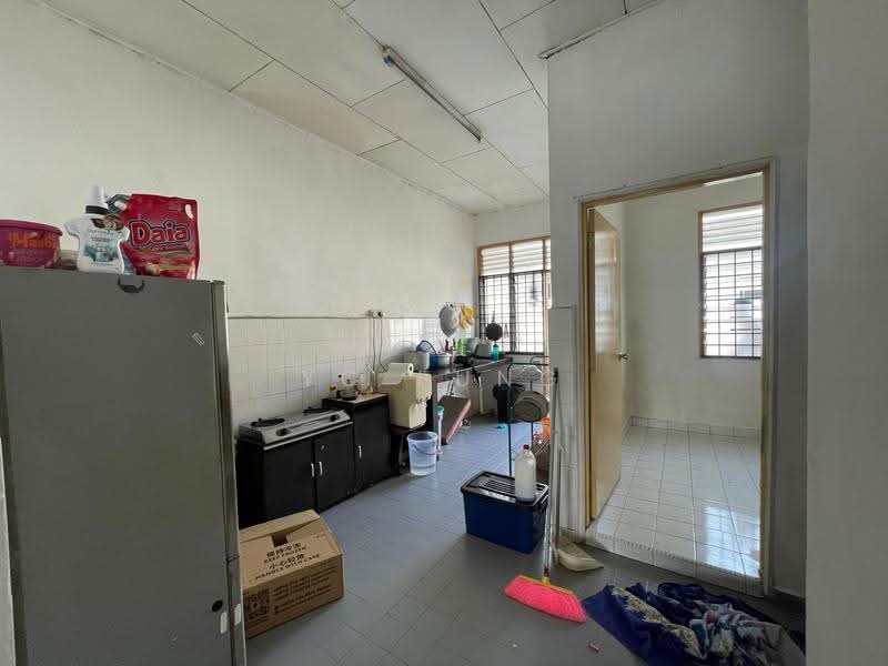 1-storey Terraced House for Rent in Taman Megah Ria (Masai) - YC Fung - Kitchen - PropertyGuru.com.my