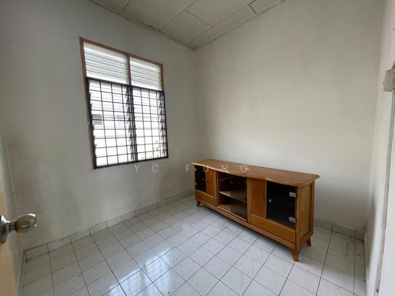 1-storey Terraced House for Rent in Taman Megah Ria (Masai) - YC Fung - Living Room - PropertyGuru.com.my