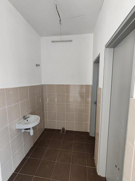 Kedai / Pejabat untuk Disewa di Batang Kali (Rawang) - Lex How - Bathroom - PropertyGuru.com.my