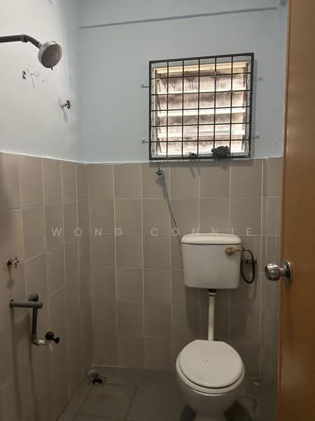 Pangsapuri untuk Disewa di Taman Kendara - Wong Connie - Bathroom - PropertyGuru.com.my