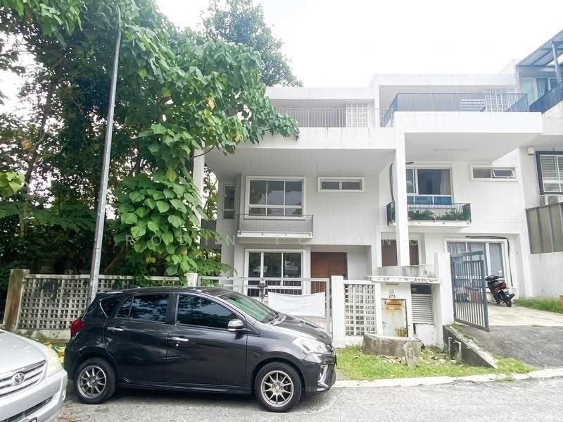 3-storey Terraced House for Sale in Seri Kembangan (Selangor) - Robin Tchong - Exterior - PropertyGuru.com.my