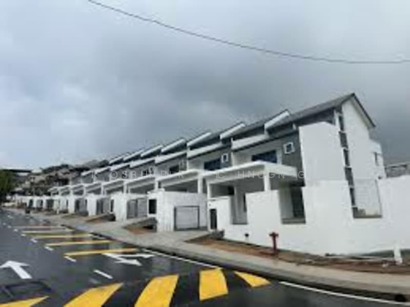 3-storey Terraced House for Sale in Seri Kembangan (Selangor) - Robin Tchong - Exterior - PropertyGuru.com.my