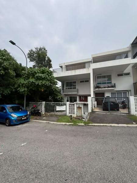 3-storey Terraced House for Sale in Seri Kembangan (Selangor) - Robin Tchong - Exterior - PropertyGuru.com.my