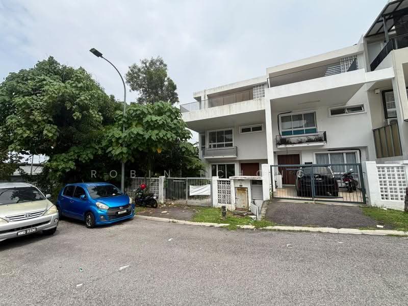 3-storey Terraced House for Sale in Seri Kembangan (Selangor) - Robin Tchong - Exterior - PropertyGuru.com.my
