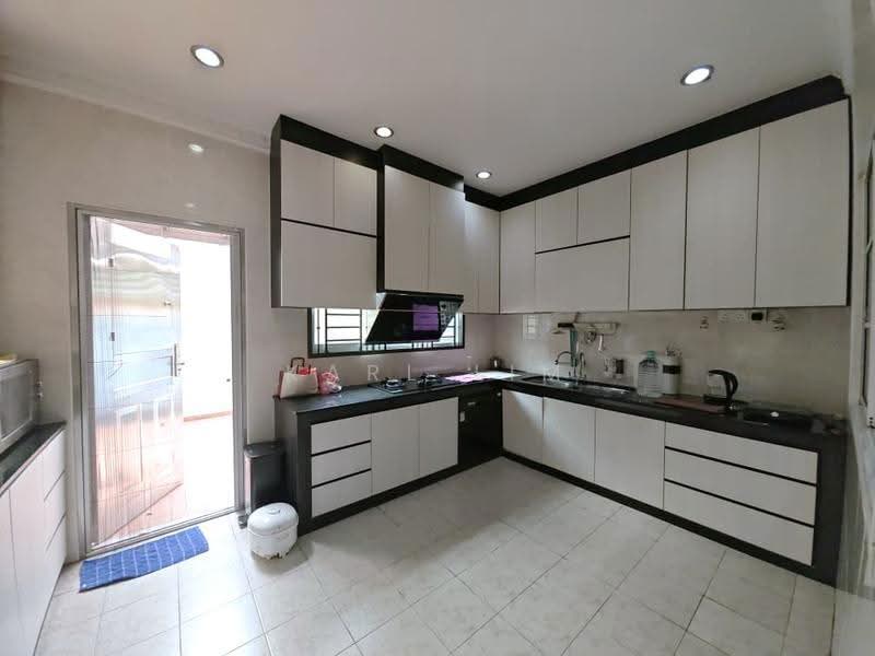 Rumah Berkembar untuk Dijual di Taman Desa Cemerlang (Ulu Tiram) - Karl Lim - Kitchen - PropertyGuru.com.my