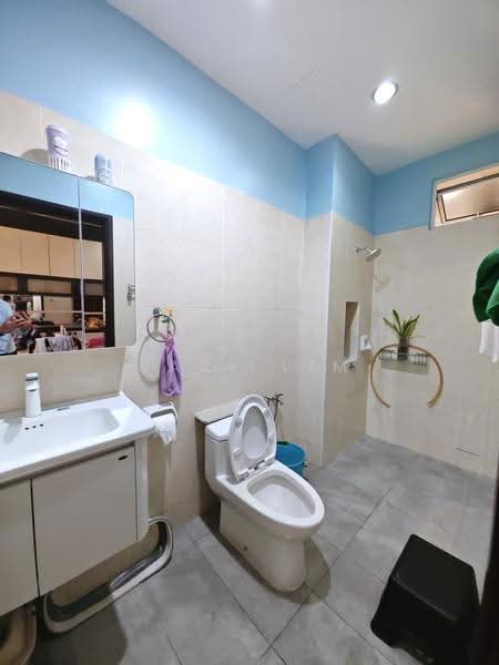 Rumah Berkembar untuk Dijual di Taman Desa Cemerlang (Ulu Tiram) - Karl Lim - Bathroom - PropertyGuru.com.my