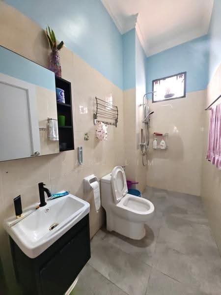 Rumah Berkembar untuk Dijual di Taman Desa Cemerlang (Ulu Tiram) - Karl Lim - Bathroom - PropertyGuru.com.my