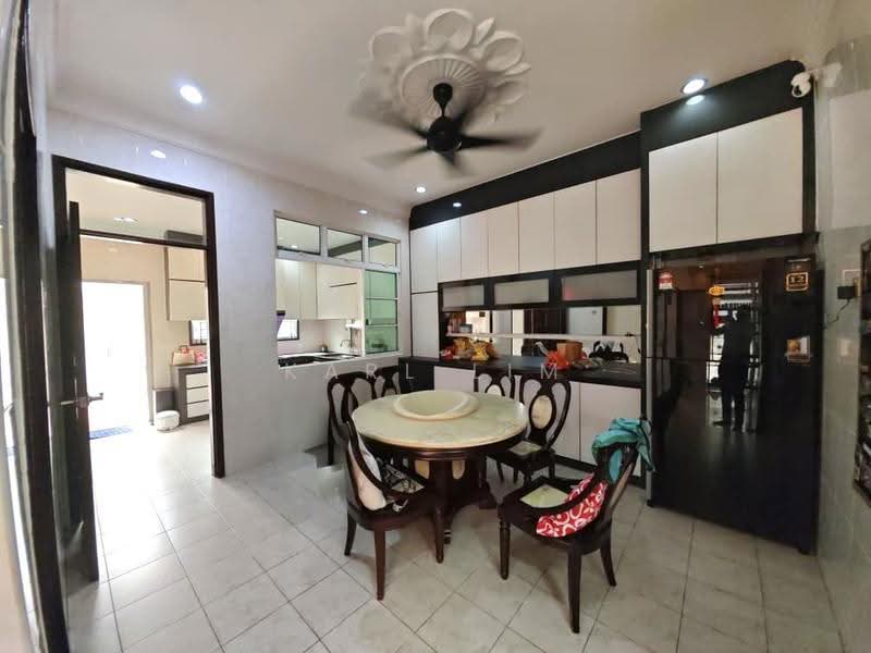 Rumah Berkembar untuk Dijual di Taman Desa Cemerlang (Ulu Tiram) - Karl Lim - Dining Room - PropertyGuru.com.my