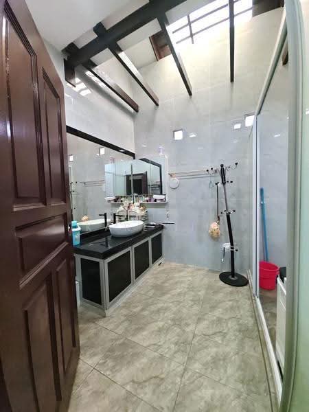 Rumah Berkembar untuk Dijual di Taman Desa Cemerlang (Ulu Tiram) - Karl Lim - Bathroom - PropertyGuru.com.my