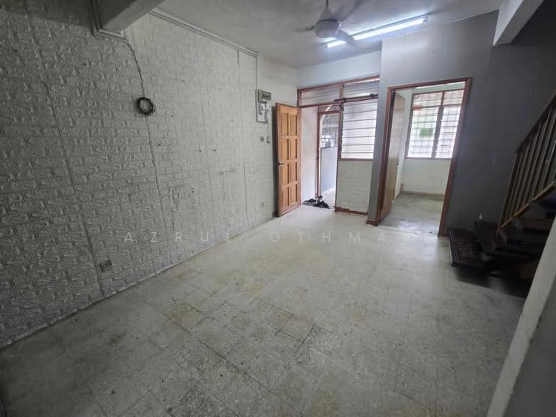 2-storey Terraced House for Sale in Taman Rasah Jaya (Rasah) - Azrul Othman - Living Room - PropertyGuru.com.my
