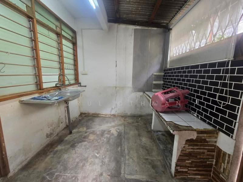 2-storey Terraced House for Sale in Taman Rasah Jaya (Rasah) - Azrul Othman - Kitchen - PropertyGuru.com.my